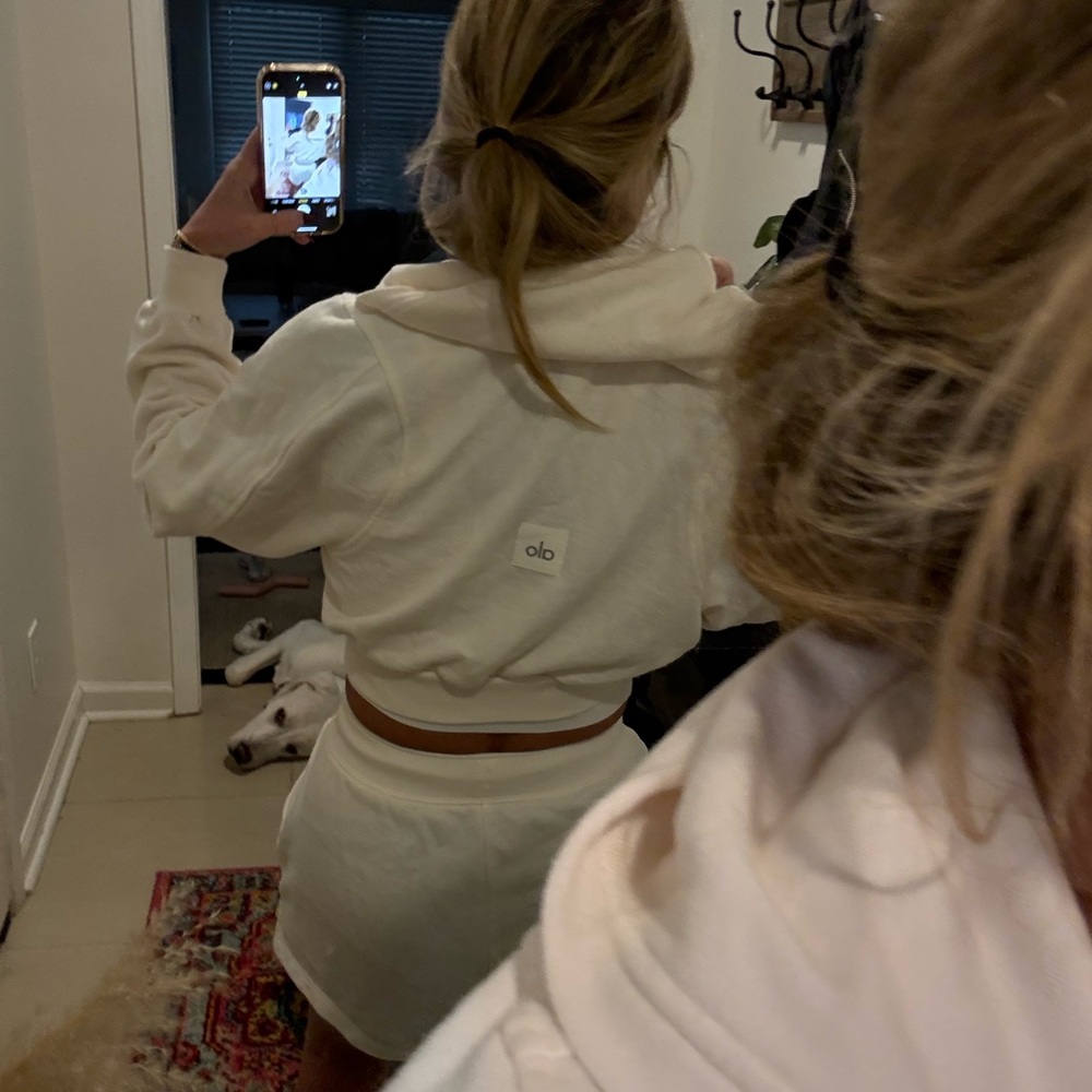 ALO Yoga Cream Zip-Up Hoodie and short set - Picture 3 of 6